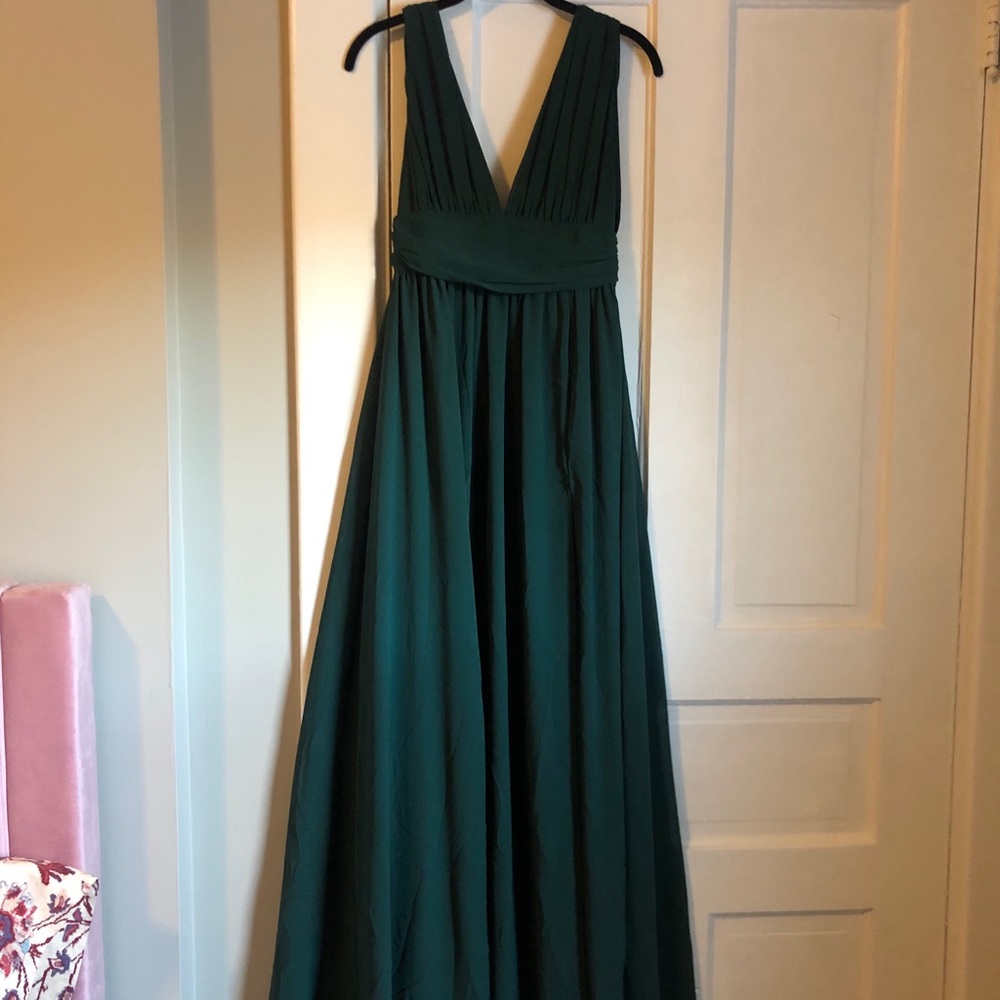 STUNNING HUNTER GREEN GOWN